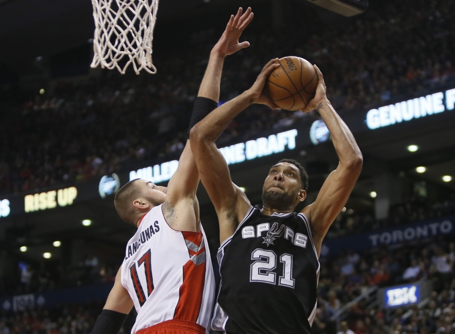 新疆队力克广东队，德罗赞扛起全队