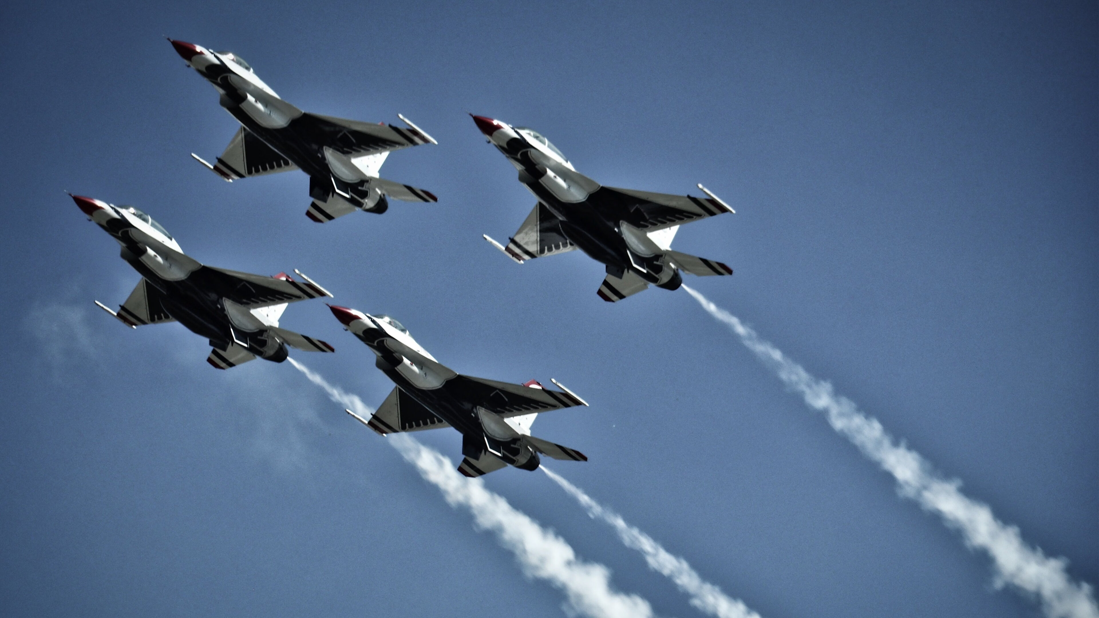 铁血绿军碾压汽车城，神秘关键先生的三重蜕变