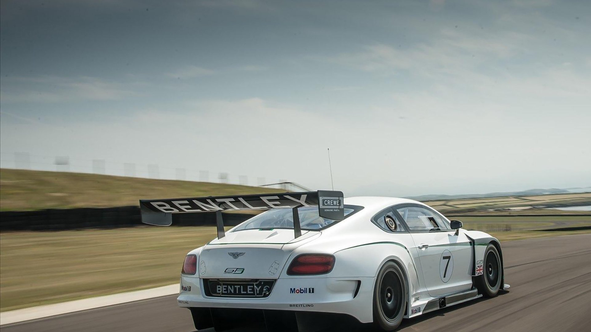 F1街道赛之夜，约基奇在轰鸣中锁定胜局