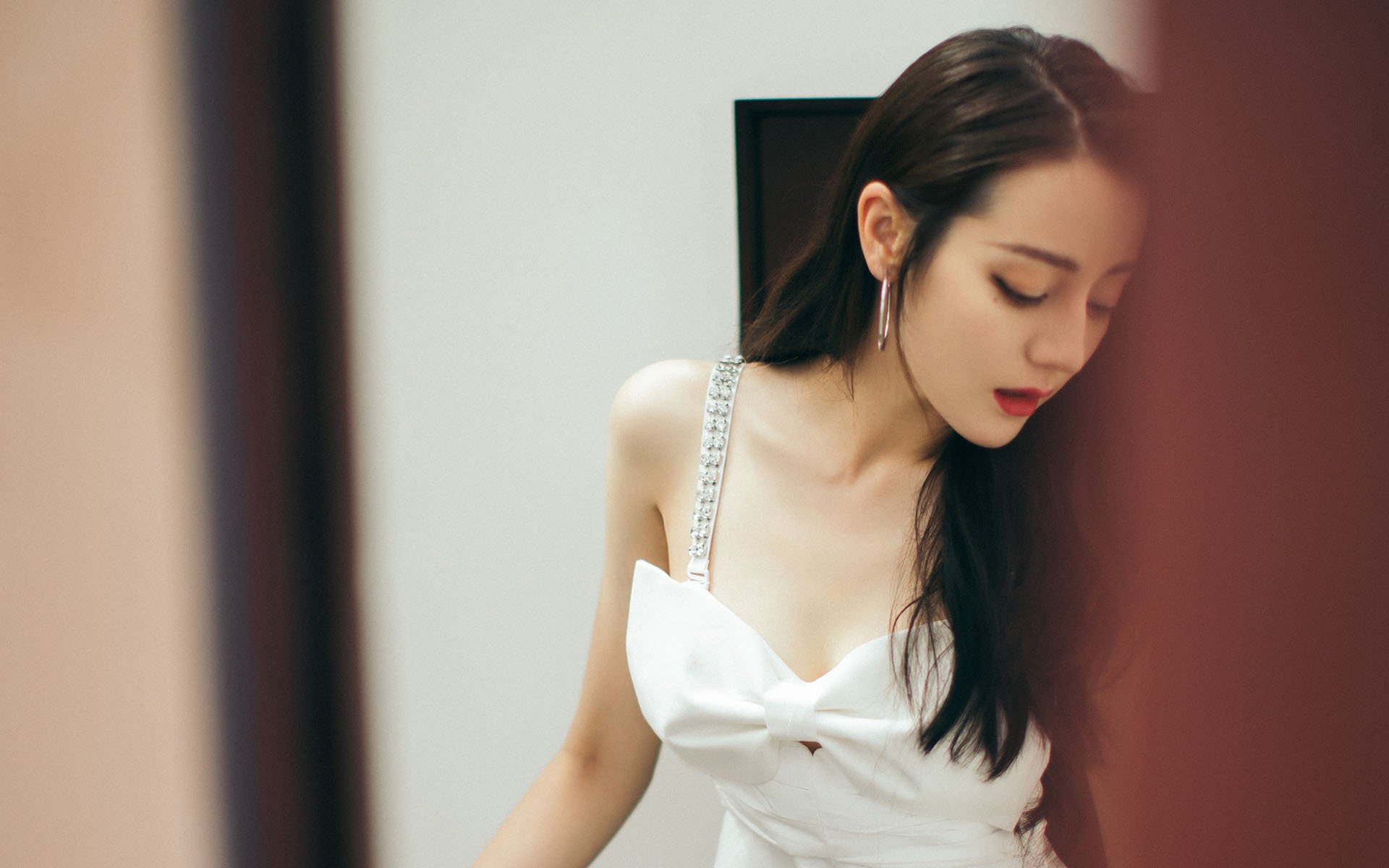 双线争锋，日本足球险胜尼日利亚，斯通斯F1赛场接管争冠之战